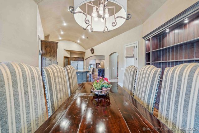 8010 S Guthrie Court, Tulsa, OK 74132