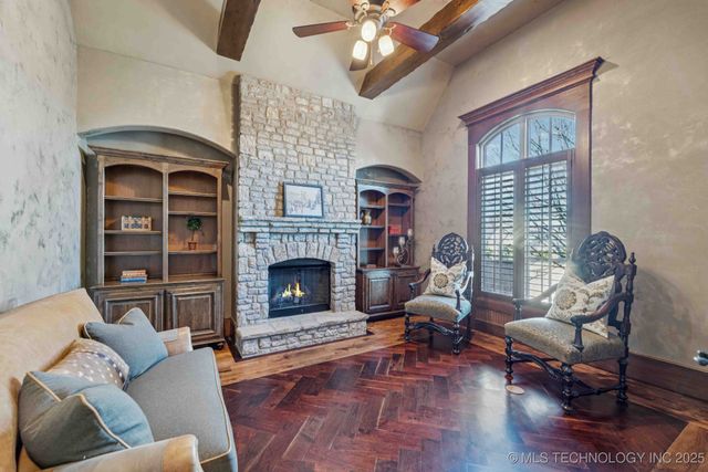 8010 S Guthrie Court, Tulsa, OK 74132