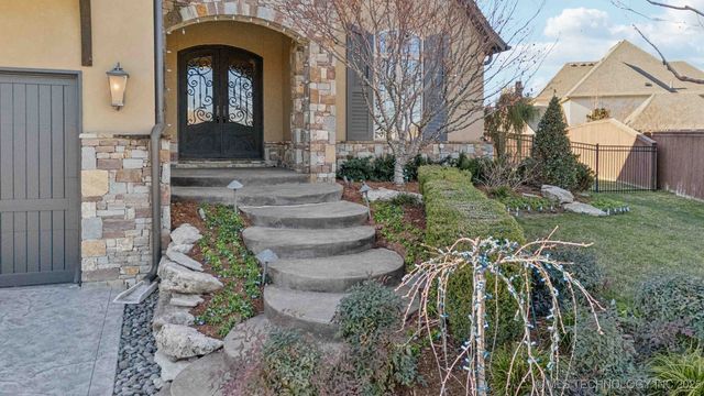 8010 S Guthrie Court, Tulsa, OK 74132