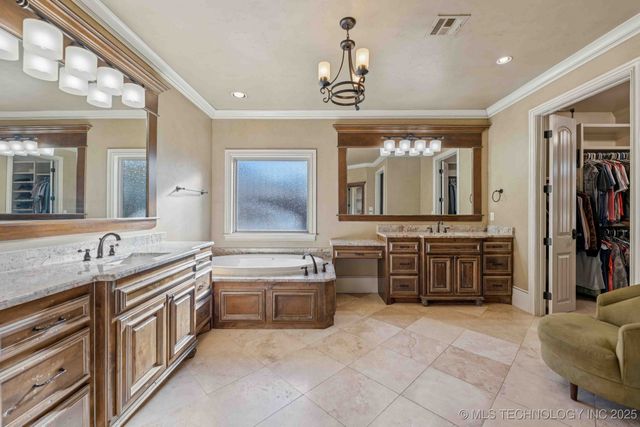 8010 S Guthrie Court, Tulsa, OK 74132