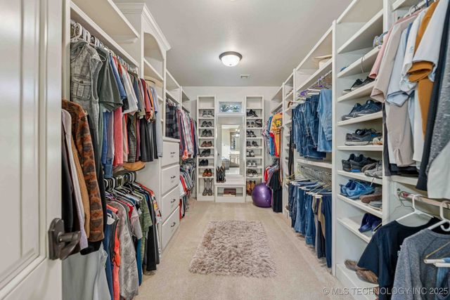 8010 S Guthrie Court, Tulsa, OK 74132