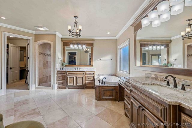 8010 S Guthrie Court, Tulsa, OK 74132