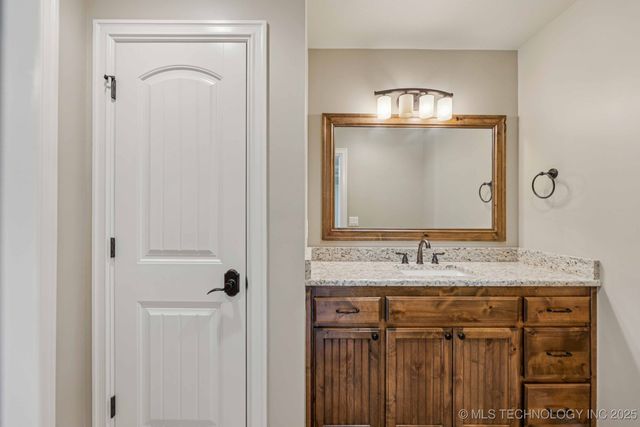 8010 S Guthrie Court, Tulsa, OK 74132