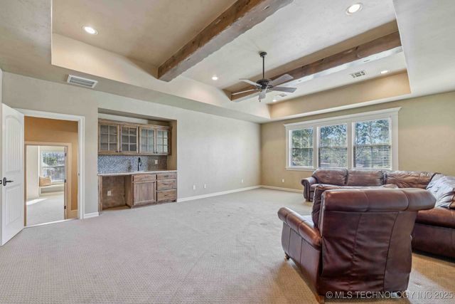 8010 S Guthrie Court, Tulsa, OK 74132