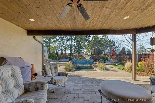 8010 S Guthrie Court, Tulsa, OK 74132