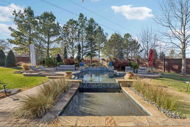 8010 S Guthrie Court, Tulsa, OK 74132