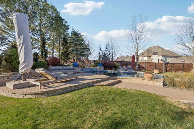 8010 S Guthrie Court, Tulsa, OK 74132