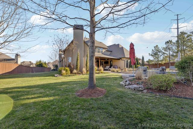 8010 S Guthrie Court, Tulsa, OK 74132