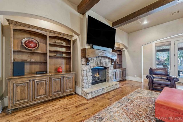 8010 S Guthrie Court, Tulsa, OK 74132