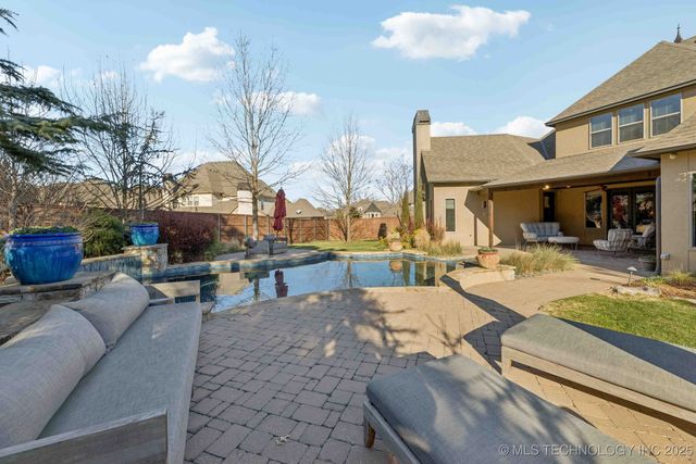 8010 S Guthrie Court, Tulsa, OK 74132