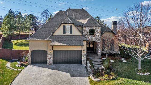 8010 S Guthrie Court, Tulsa, OK 74132