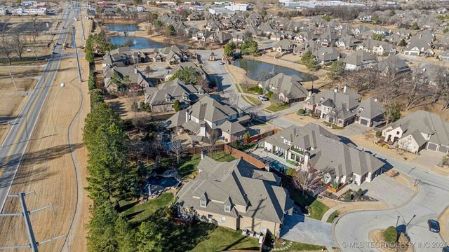 8010 S Guthrie Court, Tulsa, OK 74132