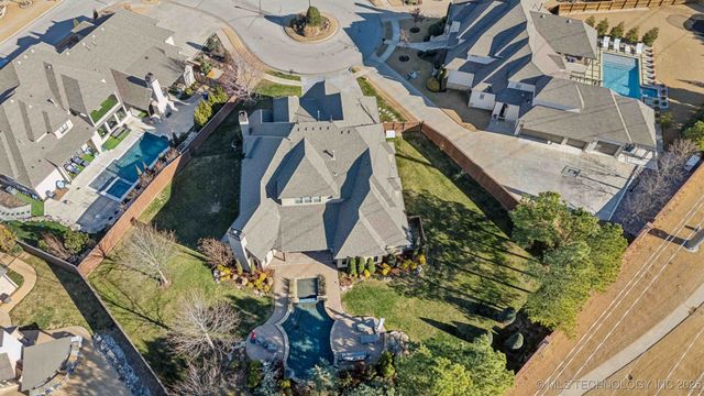 8010 S Guthrie Court, Tulsa, OK 74132