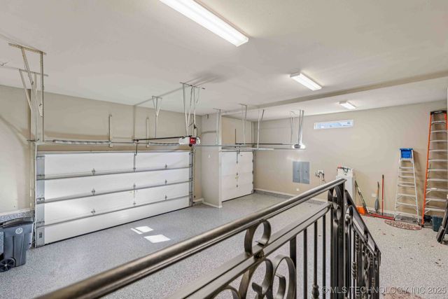 8010 S Guthrie Court, Tulsa, OK 74132