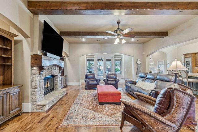 8010 S Guthrie Court, Tulsa, OK 74132