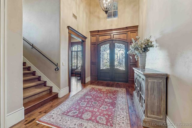 8010 S Guthrie Court, Tulsa, OK 74132