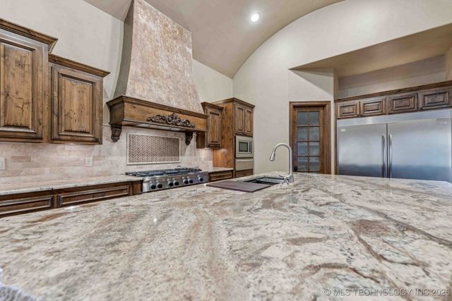 8010 S Guthrie Court, Tulsa, OK 74132