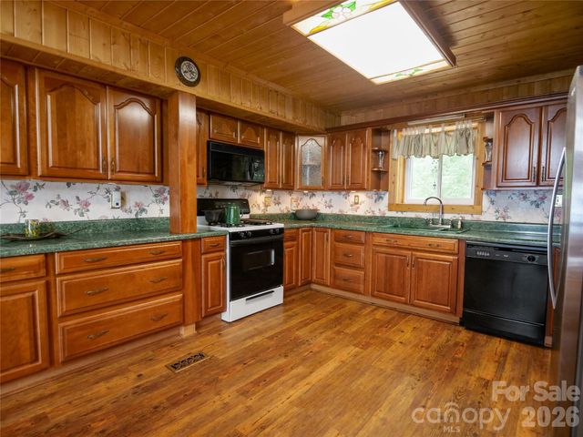 386 Arrowhead Trail, Columbus, NC 28722