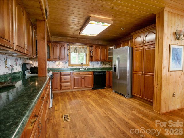 386 Arrowhead Trail, Columbus, NC 28722