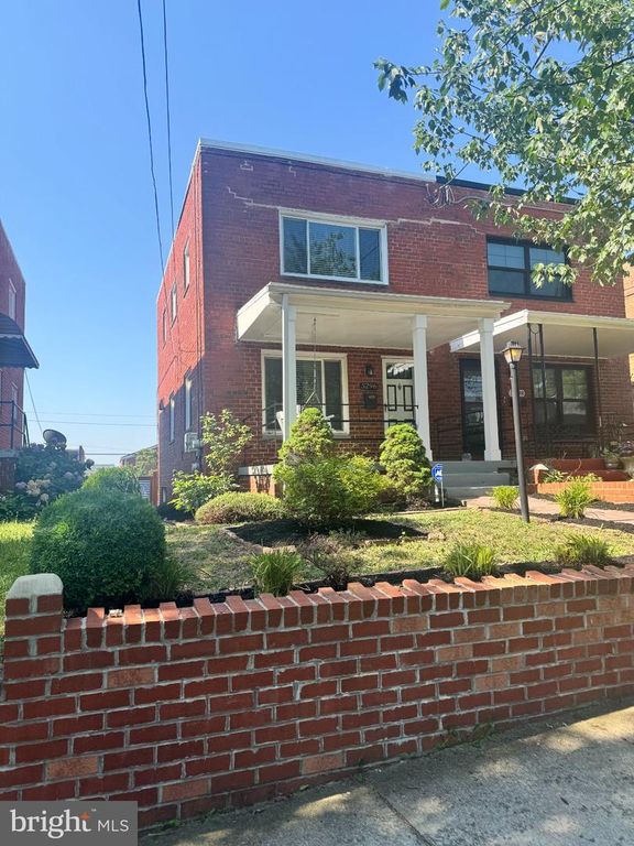 5296 CHILLUM PL NE, Washington, DC 20011
