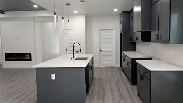 5629 Lester Granger, Fort Worth, TX 76112