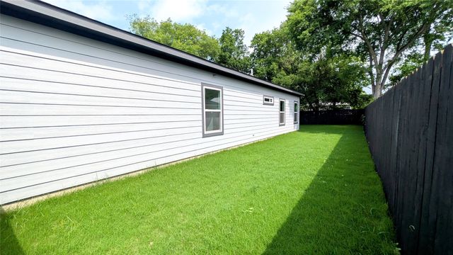 5629 Lester Granger, Fort Worth, TX 76112