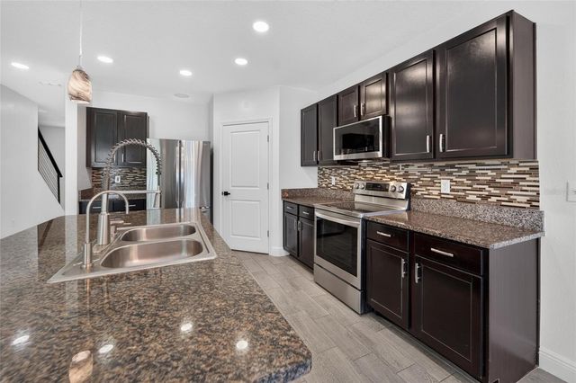 9637 TRONCAIS CIRCLE, Thonotosassa, FL 33592