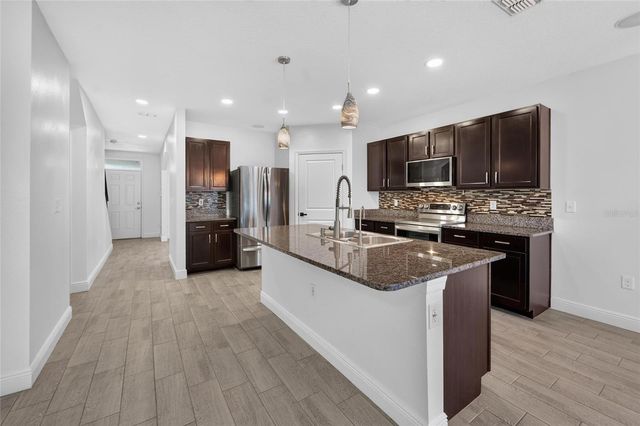 9637 TRONCAIS CIRCLE, Thonotosassa, FL 33592