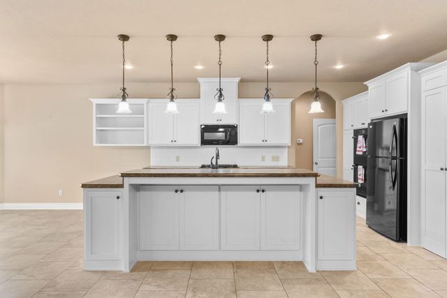 608 E Penzance Drive, Nixa, MO 65714