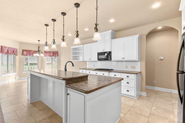 608 E Penzance Drive, Nixa, MO 65714