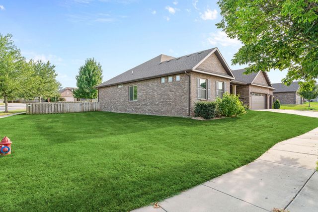 608 E Penzance Drive, Nixa, MO 65714