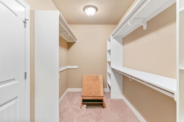 608 E Penzance Drive, Nixa, MO 65714