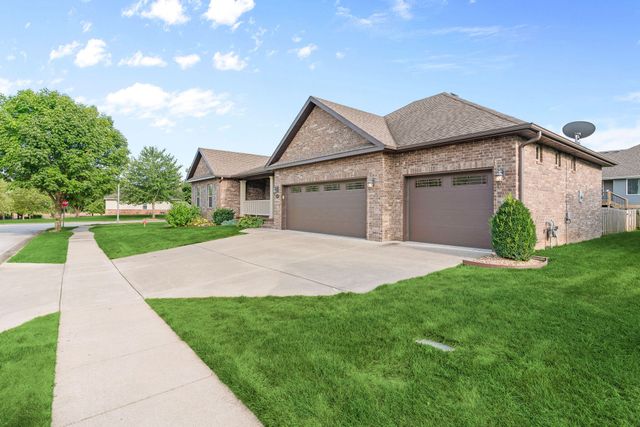 608 E Penzance Drive, Nixa, MO 65714