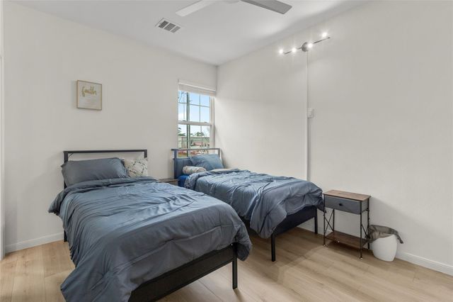 5506 Oakmont Villas Drive, Houston, TX 77091