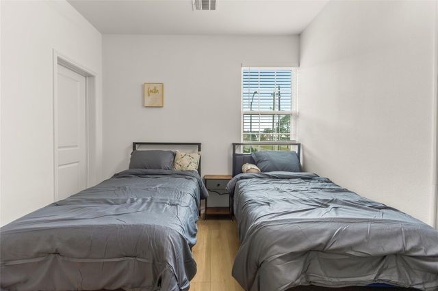 5506 Oakmont Villas Drive, Houston, TX 77091