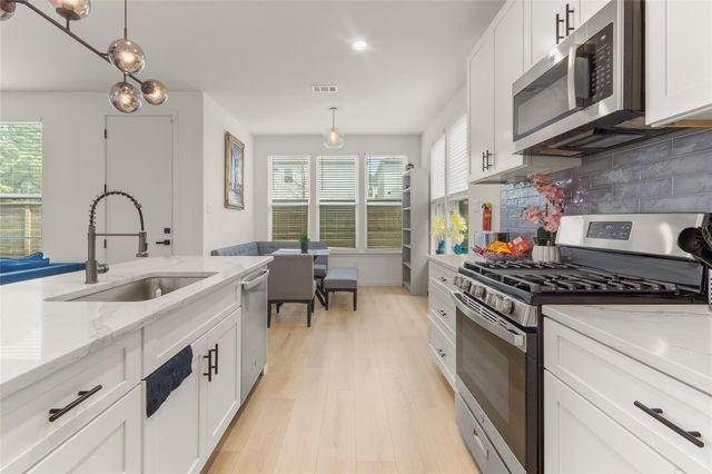 5506 Oakmont Villas Drive, Houston, TX 77091