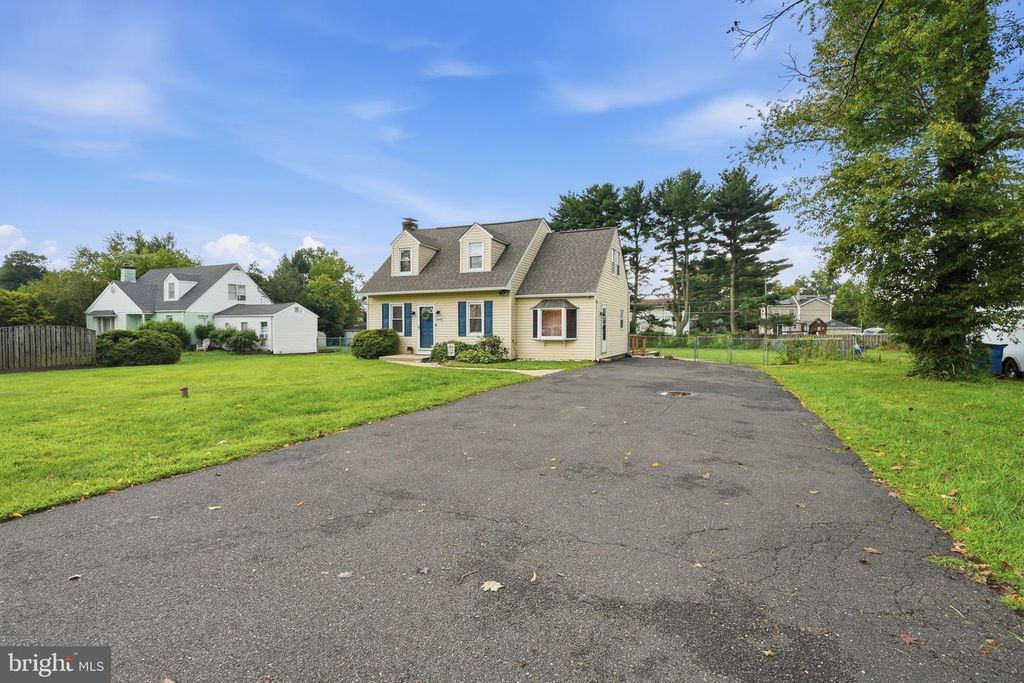 1048 HAWTHORNE RD, BENSALEM, PA 19020 — photo 4