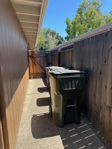 34 Chief Ct, Sacramento, CA 95833