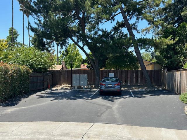 34 Chief Ct, Sacramento, CA 95833