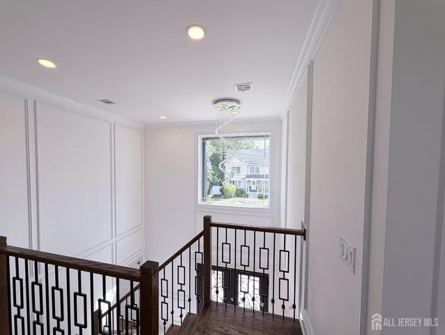28 S McKinley Avenue S, Iselin, NJ 08830
