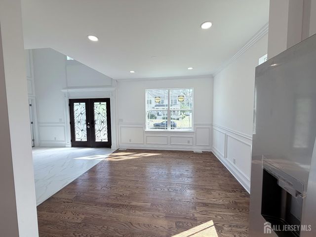 28 S McKinley Avenue S, Iselin, NJ 08830