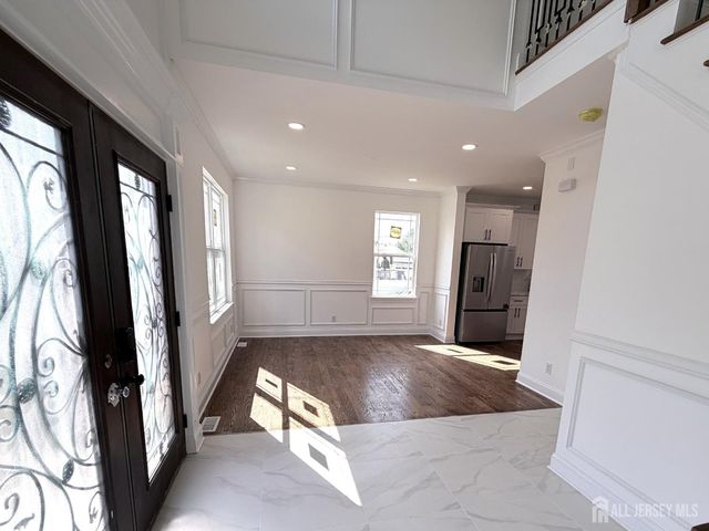 28 S McKinley Avenue S, Iselin, NJ 08830