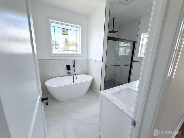 28 S McKinley Avenue S, Iselin, NJ 08830