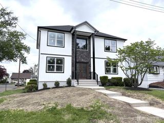 28 S McKinley Avenue S, Iselin, NJ 08830