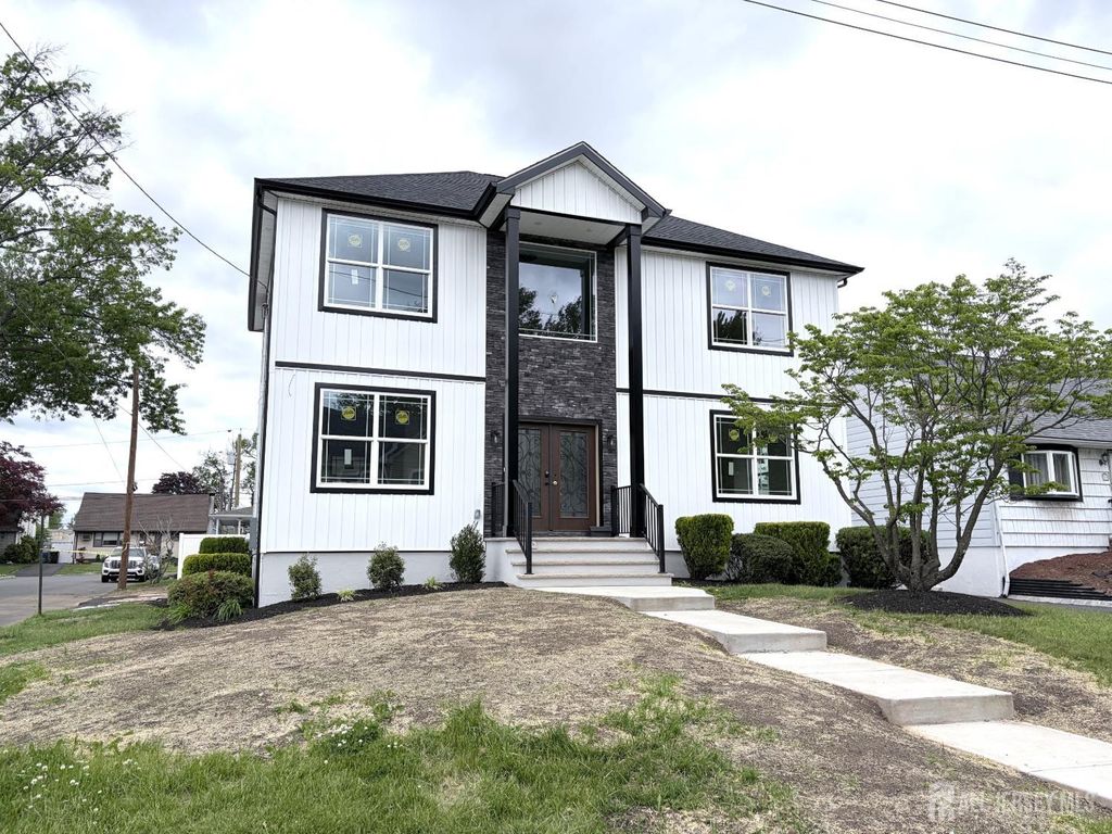 28 S McKinley Avenue S, Iselin, NJ 08830