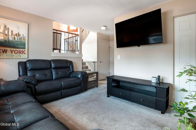 1 Freemans Way, Halfmoon, NY 12065