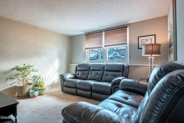 1 Freemans Way, Halfmoon, NY 12065