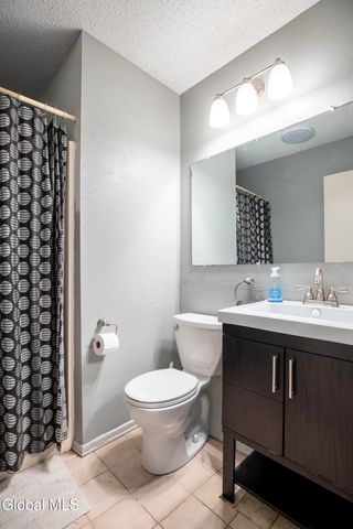 1 Freemans Way, Halfmoon, NY 12065