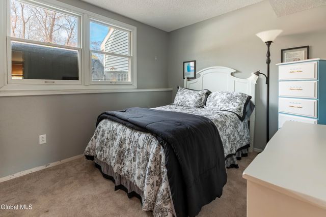 1 Freemans Way, Halfmoon, NY 12065