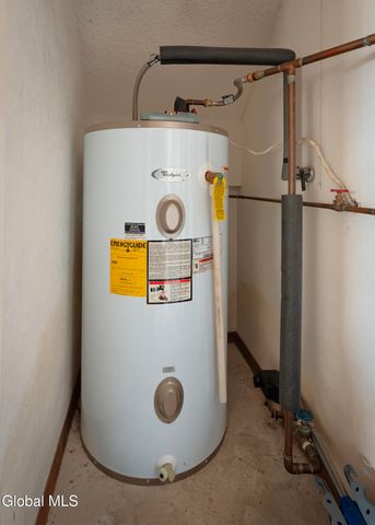 1 Freemans Way, Halfmoon, NY 12065